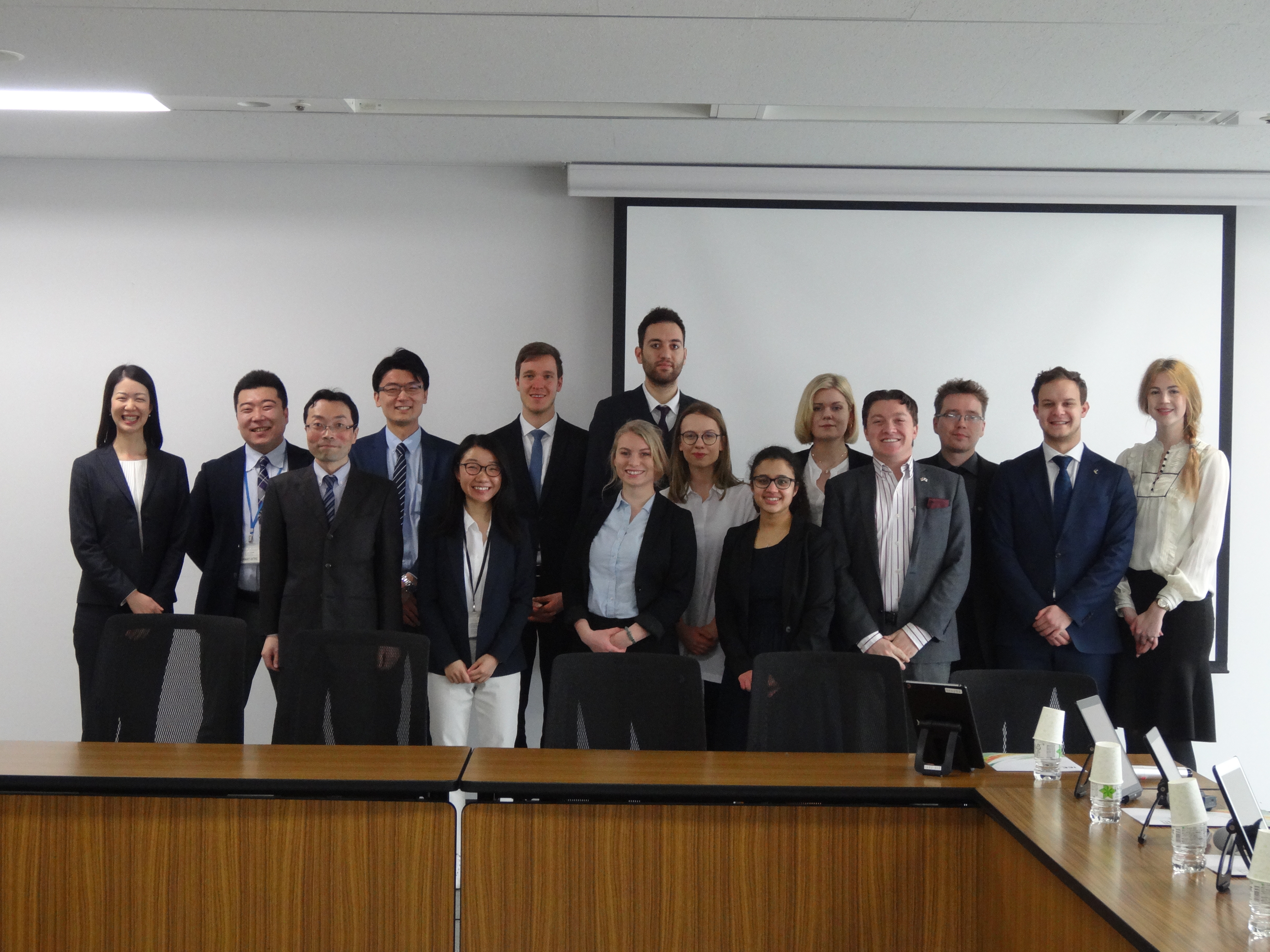 （参加者全員で記念撮影）